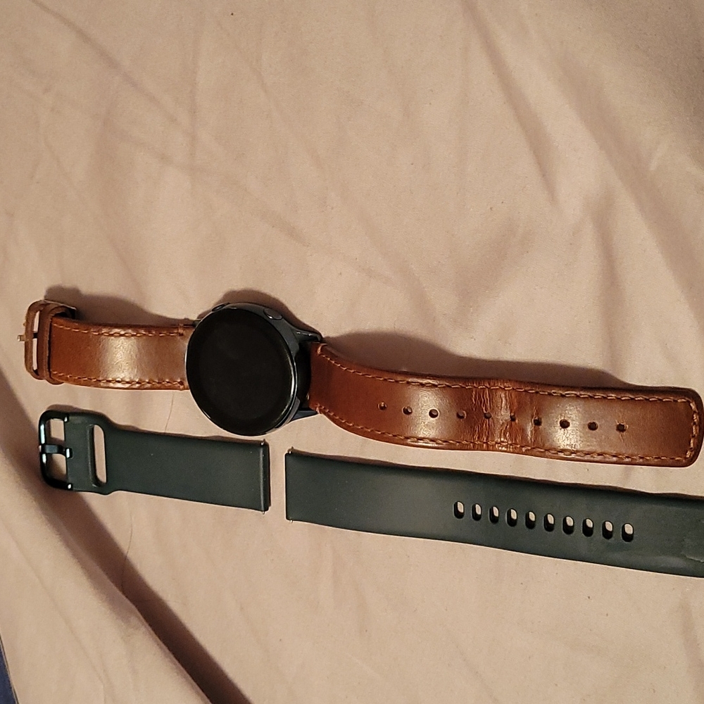 Samsung galaxy watch comes with extra band and charger.